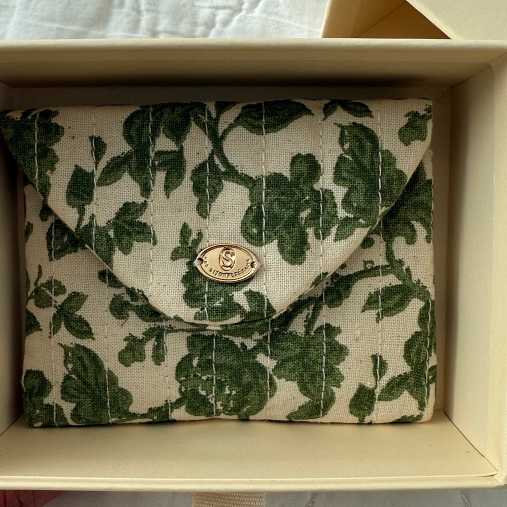 Sézane Green Leaf Quilted Pouch